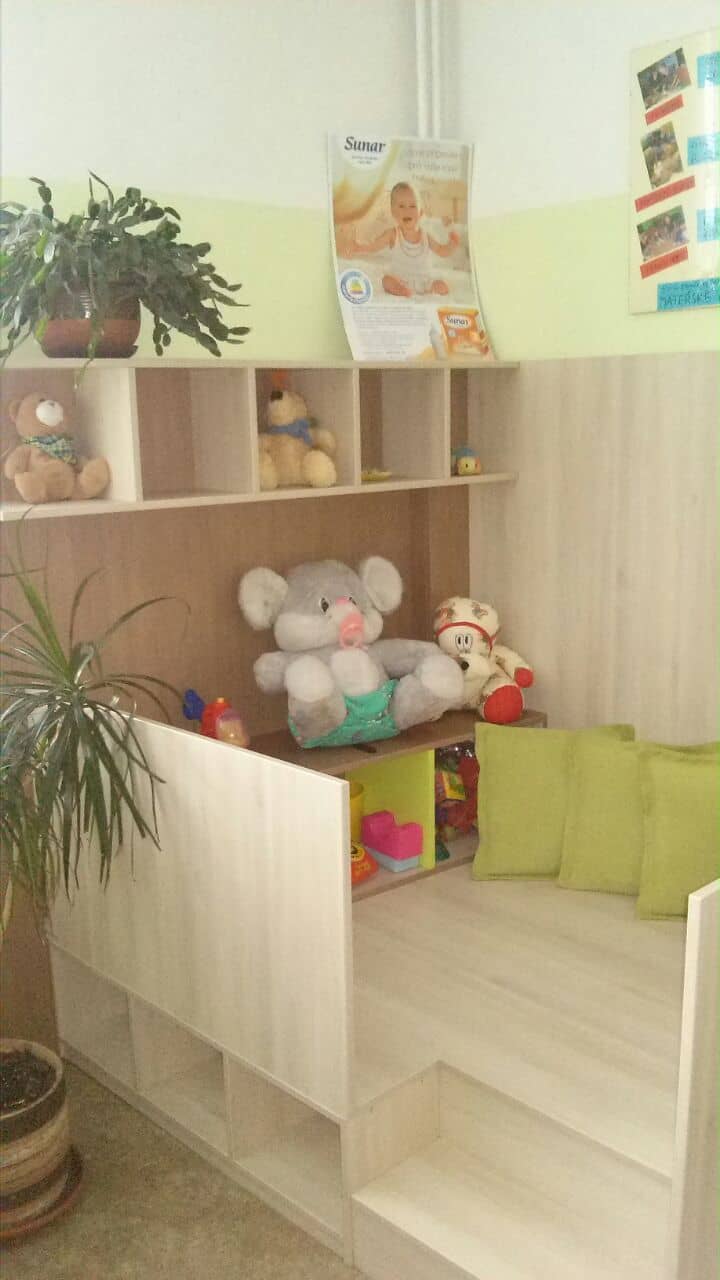 Dětský hrací koutek s plyšovými hračkami v čekárně pediatrické ordinace ve Zbirohu